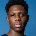 Dash Perry als Larson