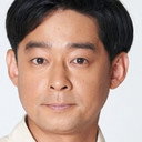 Okajima Hideaki als Tomikawa Fukumitsu (Tomikawa Kiku's husband)
