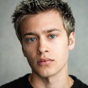 Charlie Mann als Drew