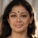 Shobana als Suma