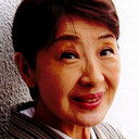 浅利香津代 als Fur Shop Owner