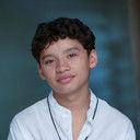 Ian Ho als Nicky Nelson