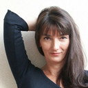 Tita Ruggeri als Carlonis' sister