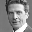 Oscar Johanson als Vicar