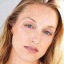 Haley Walter als Laura Leeds