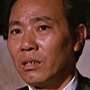 Erh Chun als Mr. Chu
