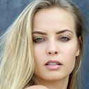 Sydney Bakich als Samantha