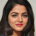 Wamiqa Gabbi als Eva