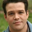 Nathaniel Marston als Trey