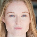 Lyla Porter-Follows als Jennifer / Sarah