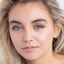 Chloe Skoczen als The Visitor