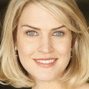 Bridget Flanery als Kathy Kelly