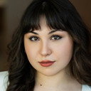 Kait Hernandez als Background (Apartment Party)