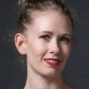 Caroline Osmont als Dancer (The Off Lady)