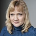 Heather Coombs als London Bridge Woman