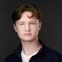 Ethan Doyle als Extra