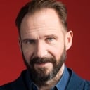 Ralph Fiennes als Roald Dahl