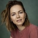 Kara Tointon als Sarah Barwell