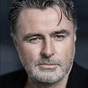 Johnny Elliott als Social Welfare Officer