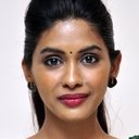 Anjali Patil als Stefanie Fernandes