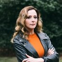 Anna Campbell als Dr. Levy