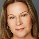 Stephanie Cotton als United Ticket Agent