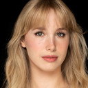 Alison Gold als Scarlet
