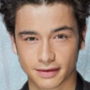 Sacha Tran als Adrien, le fils de Robin des Bois et Marianne