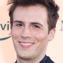 Zane Pais als Max Feingold