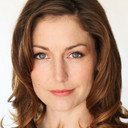 Nicole DuPort als Dakota