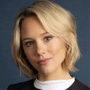 Georgia Jay als Jennifer