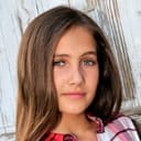 Sloane Coombs als Justine