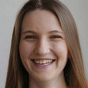 Julie Štříbrná als letuška