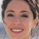 Oona Chaplin als Alice