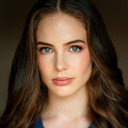 Brooke Baxter als Tall Figure