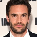 Tom Bateman als David