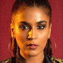 Ayesha Toor als Zubia