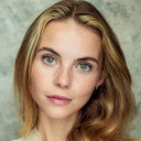 Beth Easdown als Lady Elizabeth Balfour