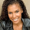 Marie-Françoise Theodore als Tracey Powell