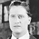 James Rennie als H.R. 'Hank' Bronson (Robinson sequence)