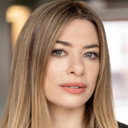 Llana Barron als Lena