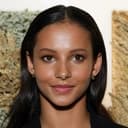 Francesca Hayward als Victoria