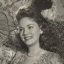 Kay Marvis als Cigarette Girl