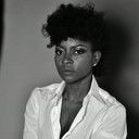 Lucie Memba als Janet, la soeur de Franklin