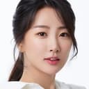 Park Soo-bin als Lee Yoo-jin
