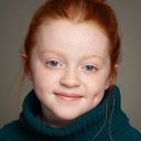 Hattie Ryan als Curious Munchkin