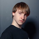 Jordan Marder als Lloyd Brooks