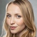 Erin Barker-Jones als Young Bride