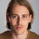 Devin Brochu als Young Connor