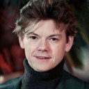 Thomas Brodie-Sangster als Samuel Emerson